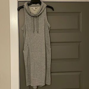 Sweatshirt dress with side pockets